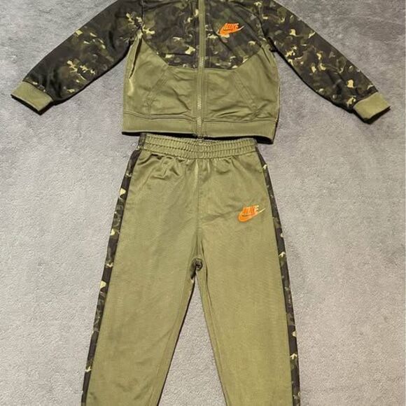 Nike 2PC Baby Boy Green Camouflage Tracksuit - Picture 8 of 8
